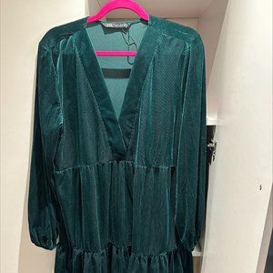 ZARA/VELVET GREEN DRESS/SIZE LARGE